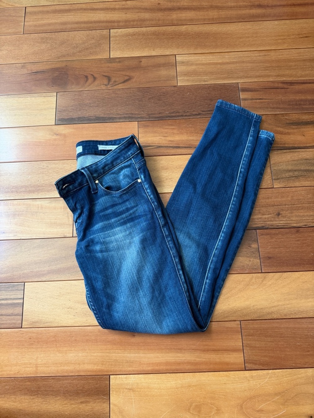 Guess Women's Skinny Jeans in Dark Blue Wash